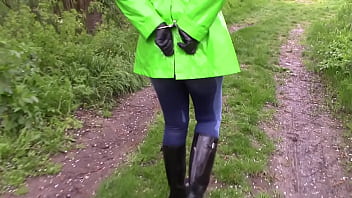 Raincoat, wellies and handcuffs, part: Jeans peeing