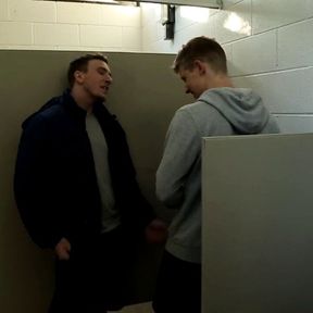 NextDoorBuddies Tom Faulk Exposes Cock in Public