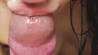 Deutsche MILF mit großen Titten gibt einen schnellen Blowjob aus der POV