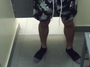 Probándome traje de baño en una tienda de ropa