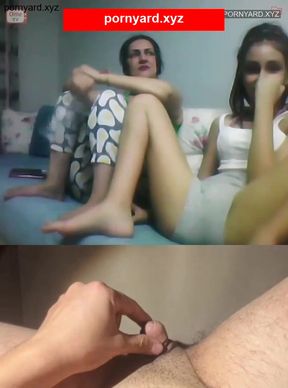 Teen amateur shows off her webcam fun