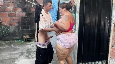 SEX OUTSIDE THE HOUSE WITH A LOAD OF CUM IN THE MOUTH