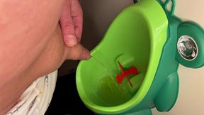 neo s taking a piss
