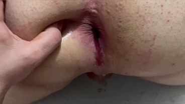 Arrombando cuzinho virgem