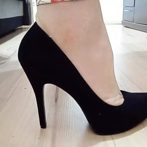 Crossdresser Walks in Sexy Black Suede Pointed Toe Platform High Heels Pumps