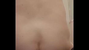 Dilatando mi agujero con dildo grueso