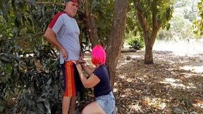 echando un polvito en el campo