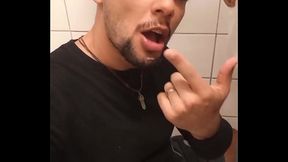 Machos se pegando no banheiro publico Brazil - 030