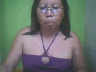 Mature webcam whore from Philippines masturbates for me