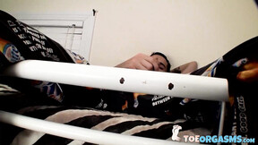 ”Hot Wiley strokes out his cum & dumps it on his heel after jerking off”