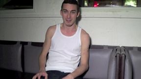 un hetero curieux de paris baise un gay pour une nouvelle experience sexuelle