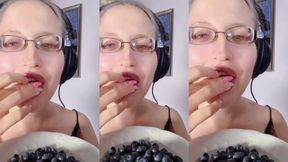 ASMR Blueberry Eating - ASMR, Eyeglasses, Giantess