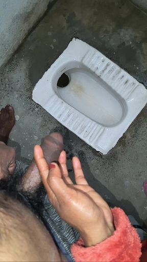 Only pissing of indian bhabhi