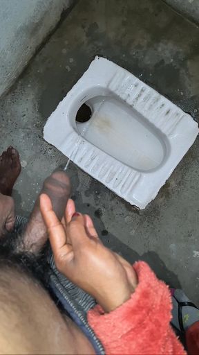 Only pissing of indian bhabhi