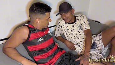 Corno manso gosta de ver a mulherzinha Dando pra outro