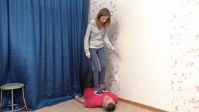 Buddy is ordered to sniff the soles of the college girl, vf1065h 720p