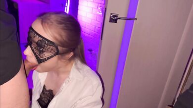 Офисная ШЛЮХА выебана в РОТ после КАСТИНГА, кончил в ГОРЛО