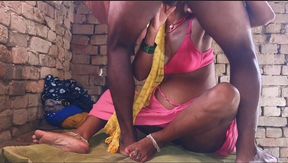 Dehati Wife Apne Husband Ka Kala Lund Pakar Ke Chut Dal Liya.suman Bhabhi Bhaiya Ke Saath Bed Pe Chut Ka Pani Nikal Liya