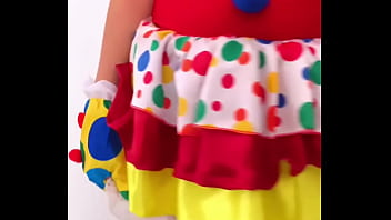 Dabalilela, Payasita Bella Diabla muestra su tanga y su cola