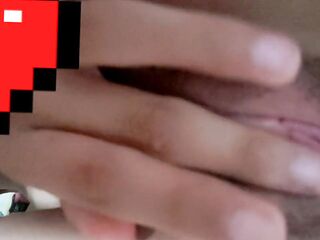 jugueteo con mi pequeño y lindo coño ♡