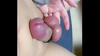 ペニスリングと色白パイパンおちんちん