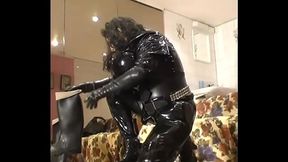 Roxina2005RetroInLackSuit241005XXL.WMV