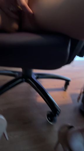 Coworker in high heels gets caught squirting at work