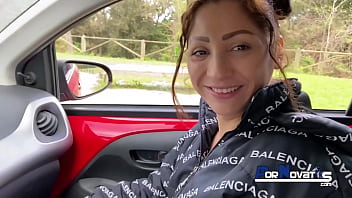 Recojo milf latina en la calle para follar en el coche