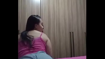 Novinha gostosa rebolando a raba