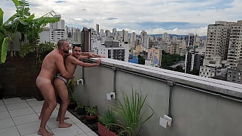 DOMINADOR PARRUDO ENCHE CUZINHO DE SUBMISSO DE PORRA. - FREE