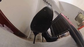 VR360 LELE boots and cotton socks dominate the dwarves