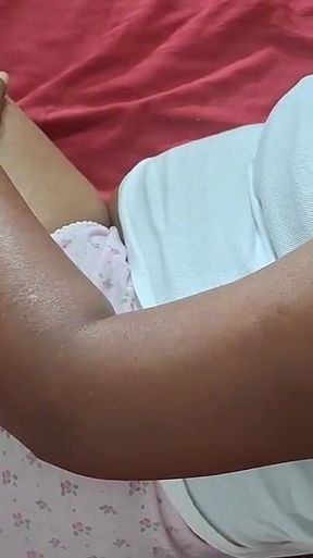 Hood Bitch with a Big Booty on Bed New Viral Video