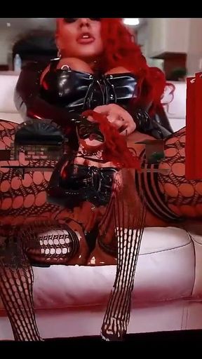 Busty Alt Model Shows off Her Curves