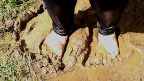 Messy Muddy Wet BBW FEET