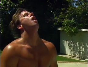 Pussy licking anal penetrated in the garden