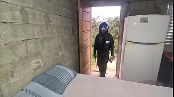 O Entregador                                                                                                             RECEBE O ENTREGADOR DO MERCADO LIVRE SO DE TOALHA O PUTO FICOU COM MUITO TEZ&Atilde_O QUANDO TIREI A TOALHA E ELE VIU MEU CACETE PRETO