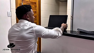 Cansado do Trabalho só queria gozar na boca dela