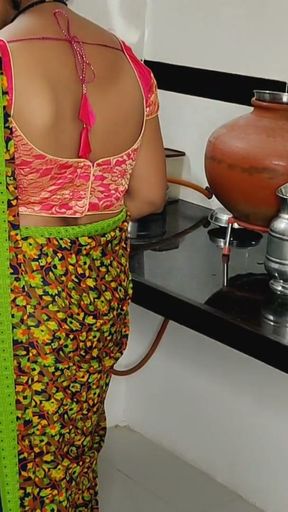 KITCHEN mehath bathane ai uski sas ko ap jao tv dekho   Clip 1