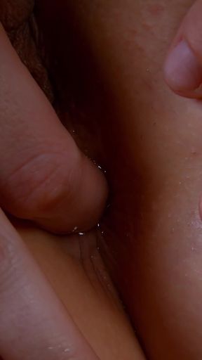 Addie Juniper - Anal Insertion 4K