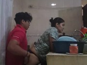En la cocina con mi empleada follando