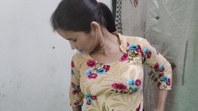 Chachi ko chodte chacha ne dekh liya