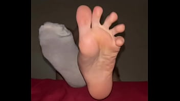 Horny Arab Hijab Spreads Her Toes &amp_ Shows Off Her Soft Muslim Soles in Tight Foot Tease