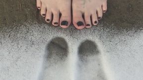 FEET SNOW PRINTS