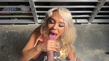 PETITE ASIAN LUNA LUXE GETS THROATED & SNORTS CUM