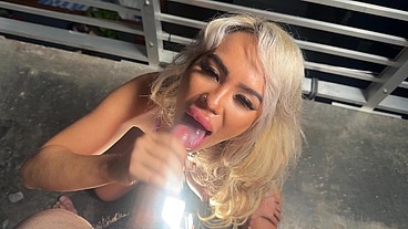 PETITE ASIAN LUNA LUXE GETS THROATED & SNORTS CUM
