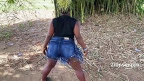 Sexy ebony GF gives a standing O from the crowd