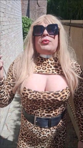 Must-see moment from &quot;Ophelie, the smoking cheap street whore&quot;