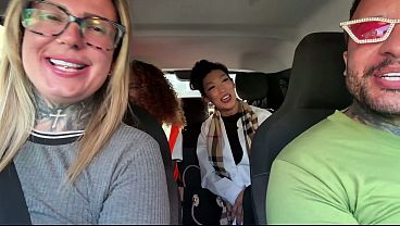 As japonesa ea morena fodemos gostoso dentro do carroChamamos uma flanelinha e uma veterin&aacute_ria pra ser atriz porn&ocirc_!
