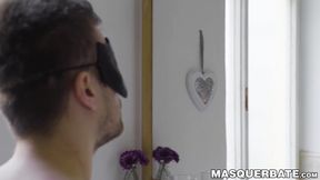 Amateur model Harry Parkers solo jerking after nice shower
