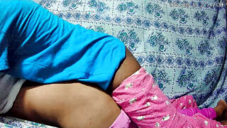 O profesoară asiatică adolescentă futută anal de o pula mare